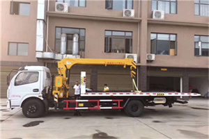 通川附近汽车轮胎更换